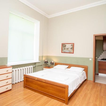 Простора 3 Кімнатна Біля Майдану Незалежності Apartman Kijev Kültér fotó