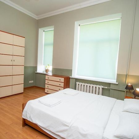 Простора 3 Кімнатна Біля Майдану Незалежності Apartman Kijev Kültér fotó