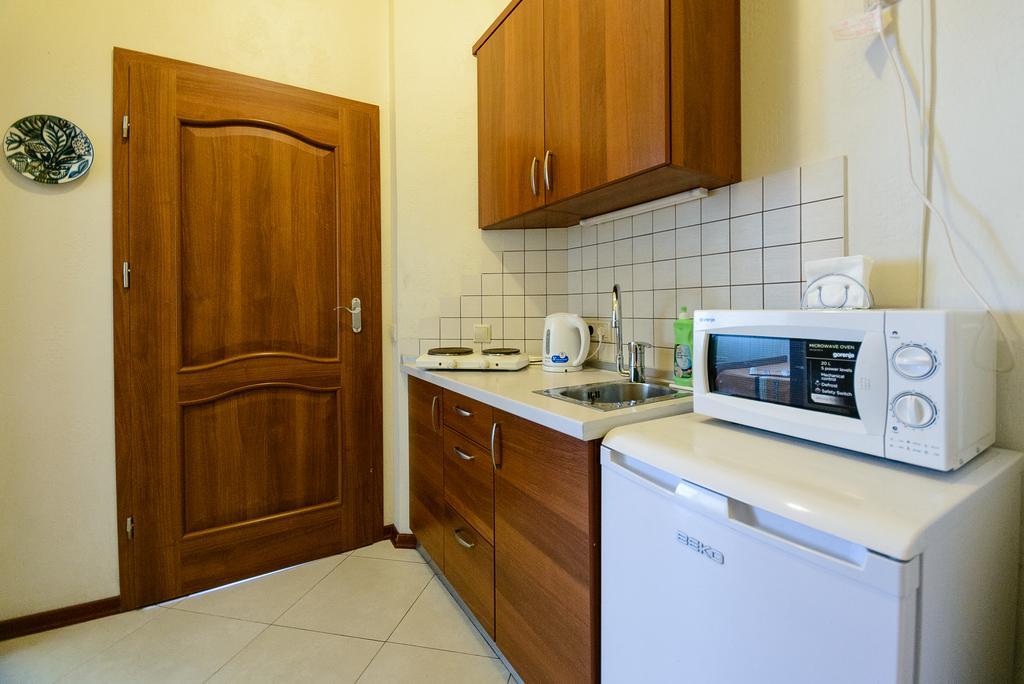 Простора 3 Кімнатна Біля Майдану Незалежності Apartman Kijev Kültér fotó