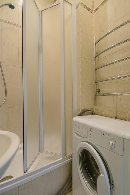 Простора 3 Кімнатна Біля Майдану Незалежності Apartman Kijev Kültér fotó