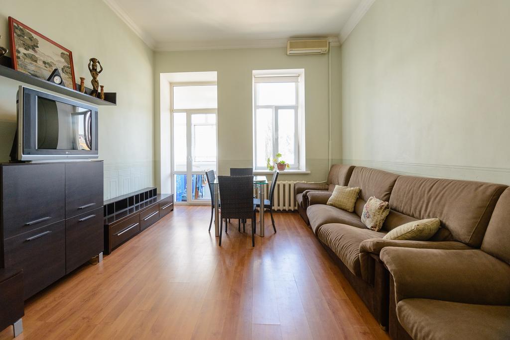 Простора 3 Кімнатна Біля Майдану Незалежності Apartman Kijev Kültér fotó