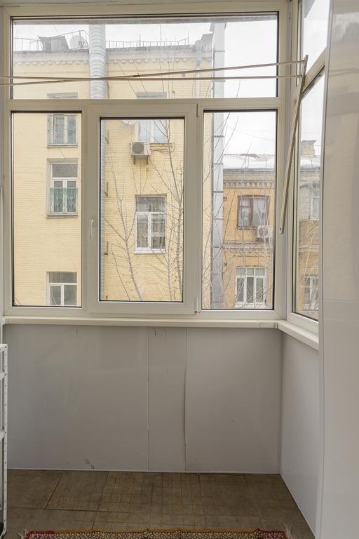 Простора 3 Кімнатна Біля Майдану Незалежності Apartman Kijev Kültér fotó